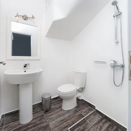 Superb Naxos Triple Semi-basement Private Balcony Appartamento