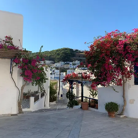 Superb Naxos Triple Semi-basement Private Balcony Appartamento *